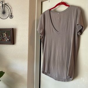 Lululemon Love Tee V Neck - Size 8 Dusky Lavender